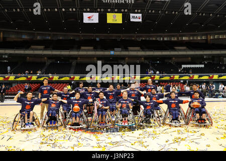 Tokio, Japan. 5. Mai 2017. KEIN EXCUSE/No-Entschuldigung-Team Gruppe (ohne Entschuldigung) Rollstuhl-Basketball: Japan Rollstuhl Basketball Championship Award Ceremony am Tokyo Metropolitan Gymnasium in Tokio, Japan. Bildnachweis: Yohei Osada/AFLO SPORT/Alamy Live-Nachrichten Stockfoto