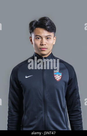 Porträt des chinesischen Fußballspieler Yan Zihao von Tianjin Quanjian F.C. für die 2017 Chinese Football Association Super League, in Yancheng Stadt, Ost-China Jiangsu Provinz, 27. Februar 2017. Stockfoto