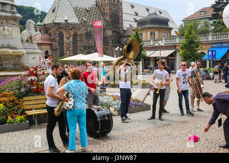 Eine Straße Musikband spielt am Waltherplatz in Bozen, Italien, 29. Juni 2015 Stockfoto