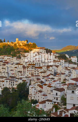 Casares, Dämmerung, Costa del Sol, Provinz Malaga, Andalusien, Spanien Stockfoto