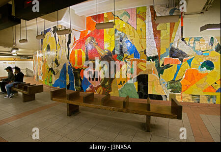 Mosaik-Kunst Wandbild auf der Empore an der u-Bahn-Station DeKalb Avenue in Downtown Brooklyn, New York Stockfoto