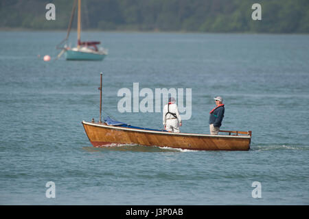 Kleines Fischerboot im Hafen von Poole Stockfoto