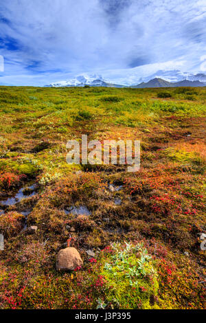 Blick auf Hvannadalshnukur - die höchsten Berggipfel in Island Stockfoto