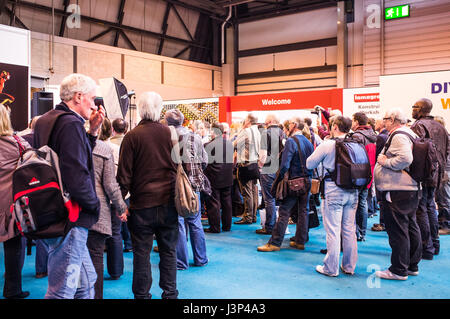 Teilnehmer auf der Fotografie-Messe im NEC in Birmingham. Stockfoto