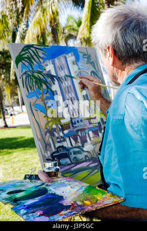 Miami Beach Florida, Ocean Drive, Lummus Park, Männer männlich, Senioren Bürger, Staffelei, Leinwand, Pinsel, Malerei, Kunst, Palmen, Baum, Kreativi Stockfoto