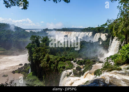 Iguazu Wasserfälle Blick vom argentinischen Seite - Brasilien und Argentinien Grenze Stockfoto