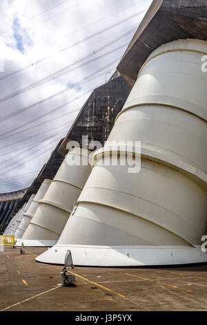 Itaipu-Damm - Brasilien und Paraguay Grenze Stockfoto