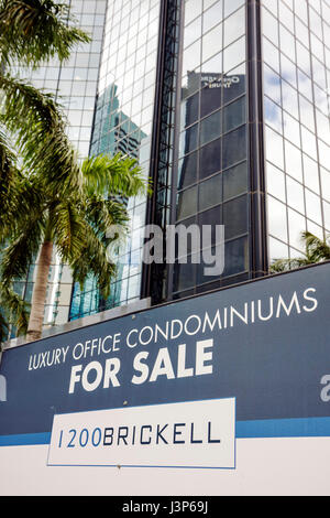 Miami Florida, Brickell Avenue, Bürofläche, Gebäude, Bürowohnung, Eigentumswohnung Wohnapartments Gebäude Gebäude Gehäuse, Schild, Glas, wi Stockfoto