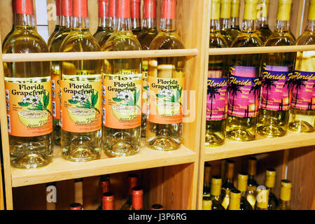 Naples, Florida, Old Naples, Tin City, The Naples Winery, Flaschen, Display-Verkauf Obst, Wein, Grapefruit, Passionsfrucht, exotische Geschmäcker, Flaschen, Vitrine Verkauf, Stockfoto