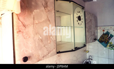 Küche im alten Design. Altes Design-Hintergrund Stockfoto