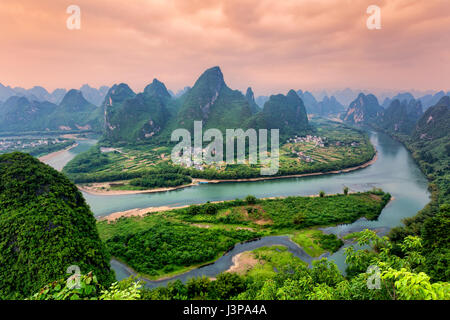 Blick auf den Li-Fluss von Xianggong Hill. Stockfoto