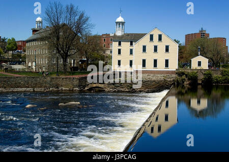 SLATER MILL - PAWTUCKET, Rhode Island befindet sich auf dem Blackstone River in Pawtucket, Rhode Island, USA Stockfoto