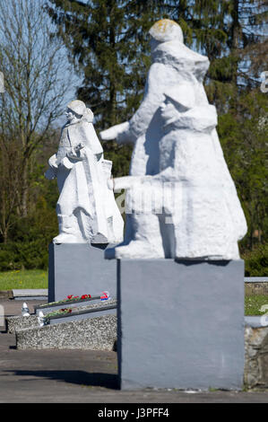 Sowjetischer Soldatenfriedhof, der größte sowjetische Soldatenfriedhof in Europa, in Braunsberg, Polen 1. Mai 2017. Hier sind mehr als 31000 sowjetische Soldaten begraben © Stockfoto