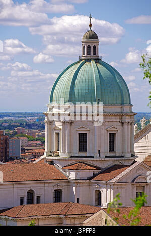 Der duomo Kuppel über der Stadt im Morgenlicht. Brescia, Lombardei - Italien Stockfoto