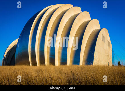 Kauffman Center for the Performing Arts ist ein Zentrum für darstellende Künste in der Innenstadt von Kansas City, Missouri, USA, am 16. und Broadway, in der Nähe der Power & Stockfoto