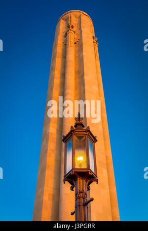 Das Liberty Memorial, befindet sich an der National World War I Museum und Gedenkstätte in Kansas City, Missouri, USA, ist ein Denkmal für Soldaten und Soldatinnen wh Stockfoto