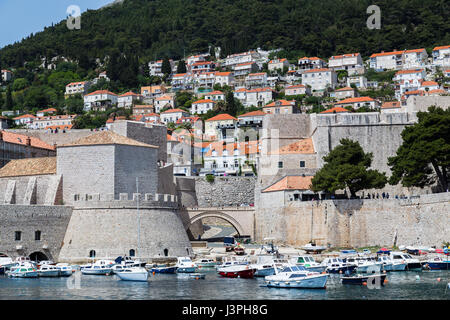 Alten Hafen von Dubrovnik (Gradska Luka zu den Einheimischen genannt) ist der Haupteinstiegspunkt der Stadt während der Republik und enthält noch die Rest-Bogen Stockfoto