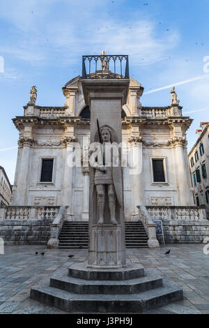 Statue eines alten Ritters (bekannt als Orlando), die laut Legende gespeichert Dubrovnik aus einer Belagerung der Sarazenen mit seiner Flotte im 9. Jahrhundert. Stockfoto