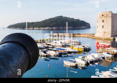 Alten Hafen von Dubrovnik (Gradska Luka zu den Einheimischen genannt) ist der Haupteinstiegspunkt der Stadt während der Republik und enthält noch die Rest-Bogen Stockfoto