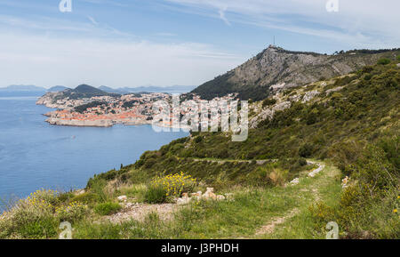 Die atemberaubende Aussicht auf schöne Altstadt Dubrovniks vom Park Orsula gesehen. Stockfoto