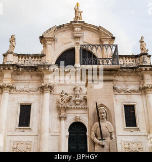 Statue eines alten Ritters (bekannt als Orlando), die laut Legende gespeichert Dubrovnik aus einer Belagerung der Sarazenen mit seiner Flotte im 9. Jahrhundert. Stockfoto