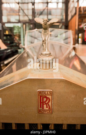 Motorhaube-Ornament, Kühlerfigur Spirit of Ecstasy, Flying Lady, Emily, Eleanor Velasco Thornton, Rolls-Royce 1929 Modell, Oldtimer, britische Oldtimer, Kuehlerfigur, Spirit of Ecstasy, Flying Lady, Silver Lady, Emily, Eleanor Velasco Thornton, Rolls-Royce Oldtimer, England, Grossbritannien, Baujahr 1929, Concours d ' Elegance Stockfoto