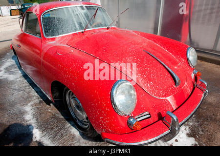 sorgfältig waschen, Schaum, Porsche 356 B, Oldtimer Stockfoto