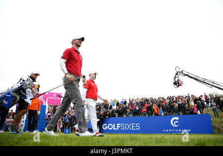 Die Engländer Chris Wood und Andy Sullivan am ersten Loch am Tag eines der Golf-Sechse im Centurion Club, St. Albans. DRÜCKEN SIE VERBANDSFOTO. Bilddatum: Samstag, 6. Mai 2017. Siehe PA Geschichte GOLF Sixes. Bildnachweis sollte lauten: Steven Paston/PA Wire. Stockfoto