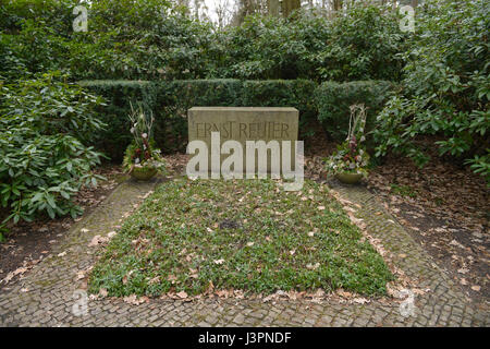 Waldfriedhof, Potsdamer Chaussee, Zehlendof, Grabmal, Ernst Und Hanna Reuter, Berlin, Deutschland Stockfoto