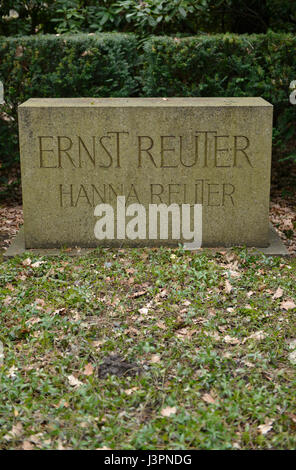 Waldfriedhof, Potsdamer Chaussee, Zehlendof, Grabmal, Ernst Und Hanna Reuter, Berlin, Deutschland Stockfoto