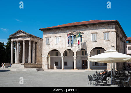 Augustustempel und Rathaus, Markt-Platz, Pula, Istrien, Kroatien Stockfoto