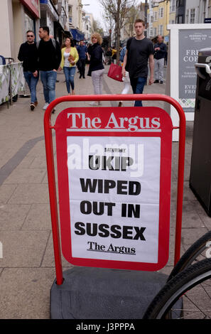 Brighton UK 6. Mai 2017 - Brighton Argus Zeitung A Board mit UKIP wischte sich in Sussex Überschrift nach lokalen Wahlergebnisse bekannt gegeben Stockfoto