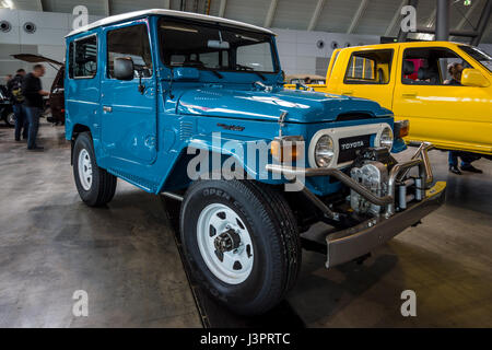 STUTTGART, Deutschland - 3. März 2017: Kompakte SUV Toyota Land Cruiser (J40). Europas größte Oldtimer-Messe "RETRO CLASSICS" Stockfoto