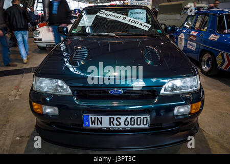 STUTTGART, Deutschland - 3. März 2017: Spezielle Rallyeauto Ford Escort RS Cosworth, 1993. Europas größte Oldtimer-Messe "RETRO CLASSICS" Stockfoto