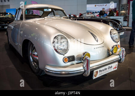 STUTTGART, Deutschland - 3. März 2017: Luxus-Sportwagen Porsche 356, 1955. Europas größte Oldtimer-Messe "RETRO CLASSICS" Stockfoto