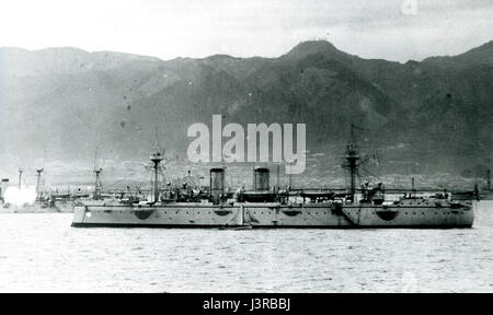 Der japanische Kreuzer Akitsushima, der im Hafen von Kobe zu sehen war, war Teil der Kaiserlichen Japanischen Marine und diente Anfang des 20. Jahrhunderts. Stockfoto