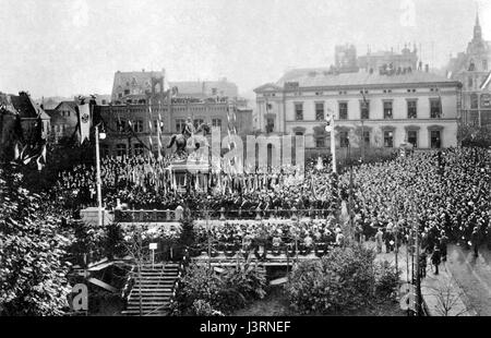 Die Kaiser-Wilhelm-Gedenkstätte in Essen wurde zu Ehren des Nachlasses Kaiser Wilhelm I. eingeweiht. Dieses Denkmal steht als historisches Symbol und spiegelt die deutsche Reichsgeschichte und die Zeit des industriellen Wachstums im späten 19. Jahrhundert wider. Stockfoto