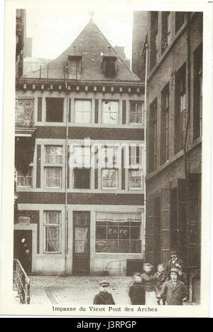 Die pont des Arches ist eine kleine Straße in Paris, Frankreich, die für ihren historischen Charme bekannt ist. Sie ist nach der alten Brücke („Vieux Pont“) benannt und ist bekannt für ihre malerische, schmale Passage im Herzen der Stadt. Stockfoto