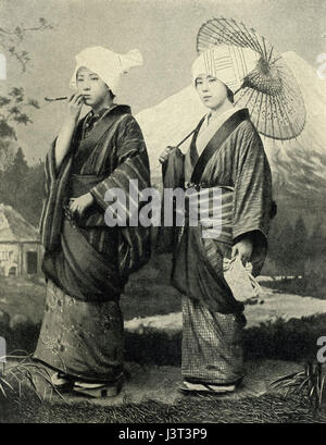 Dieser Titel bezieht sich wahrscheinlich auf historische Darstellungen oder Fotografien japanischer Mädchen vor 1902, die kulturelle, traditionelle oder soziale Aspekte ihres Lebens während dieser Zeit einfangen. Diese Bilder spiegeln häufig die Bräuche und Kleidung Japans im späten 19. Und frühen 20. Jahrhundert wider. Stockfoto