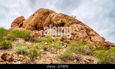 Erosion der rote Sandstein Buttes Papago Park in der Nähe von Phoenix Arizona interessanten Felsformationen gegründet. Stockfoto