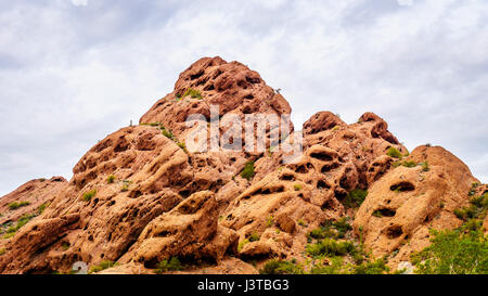 Erosion der rote Sandstein Buttes Papago Park in der Nähe von Phoenix Arizona interessanten Felsformationen gegründet. Stockfoto