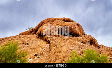 Erosion der rote Sandstein Buttes Papago Park in der Nähe von Phoenix Arizona interessanten Felsformationen gegründet. Stockfoto