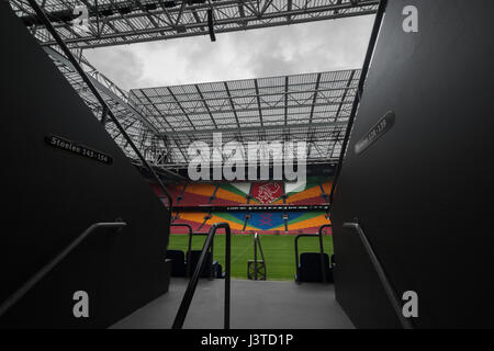 Der Eingang zum Sitzbereich auf der unteren Stufe der Amsterdam Arena, Niederlande, Heimat von Ajax Amsterdam Stockfoto