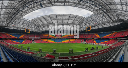 Ein Panorama Bild von der Innenseite der Amsterdam Arena, Heimat von Ajax Amsterdam in Amsterdam, Niederlande, von pitchside genommen Stockfoto