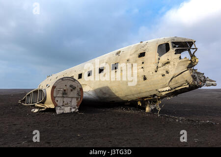 Das verlassene Wrack der ein US-Militärflugzeug auf sollen Strand in der Nähe von Vik, Southern Island Stockfoto