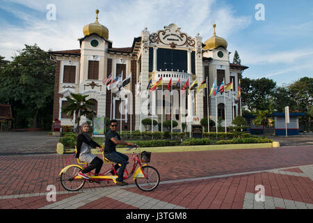 Radler vor der Proklamation der Unabhängigkeit Memorial Museum, Malacca, Malaysia Stockfoto