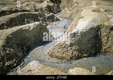 Schlammigen Vulkane, Landkreis Buzau, Rumänien. Aktiven Schlamm Vulkane Landschaft in Europa. Stockfoto