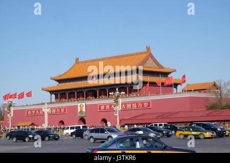 Tor der verboten Stadt am berühmten Platz des himmlischen Friedens. Dies ist eines der am meisten besuchte Ort in der chinesischen Hauptstadt auf Stockfoto