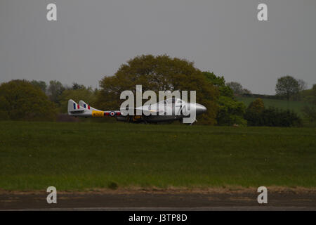 Vintage Vampire Jet landet auf dem Wolverhampton Halfpenny Green Flughafen. 2017 Stockfoto