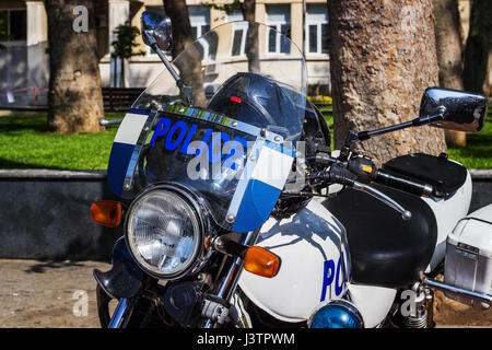 Polizei Motorrad Nahaufnahme bei gutem Licht im park Stockfoto